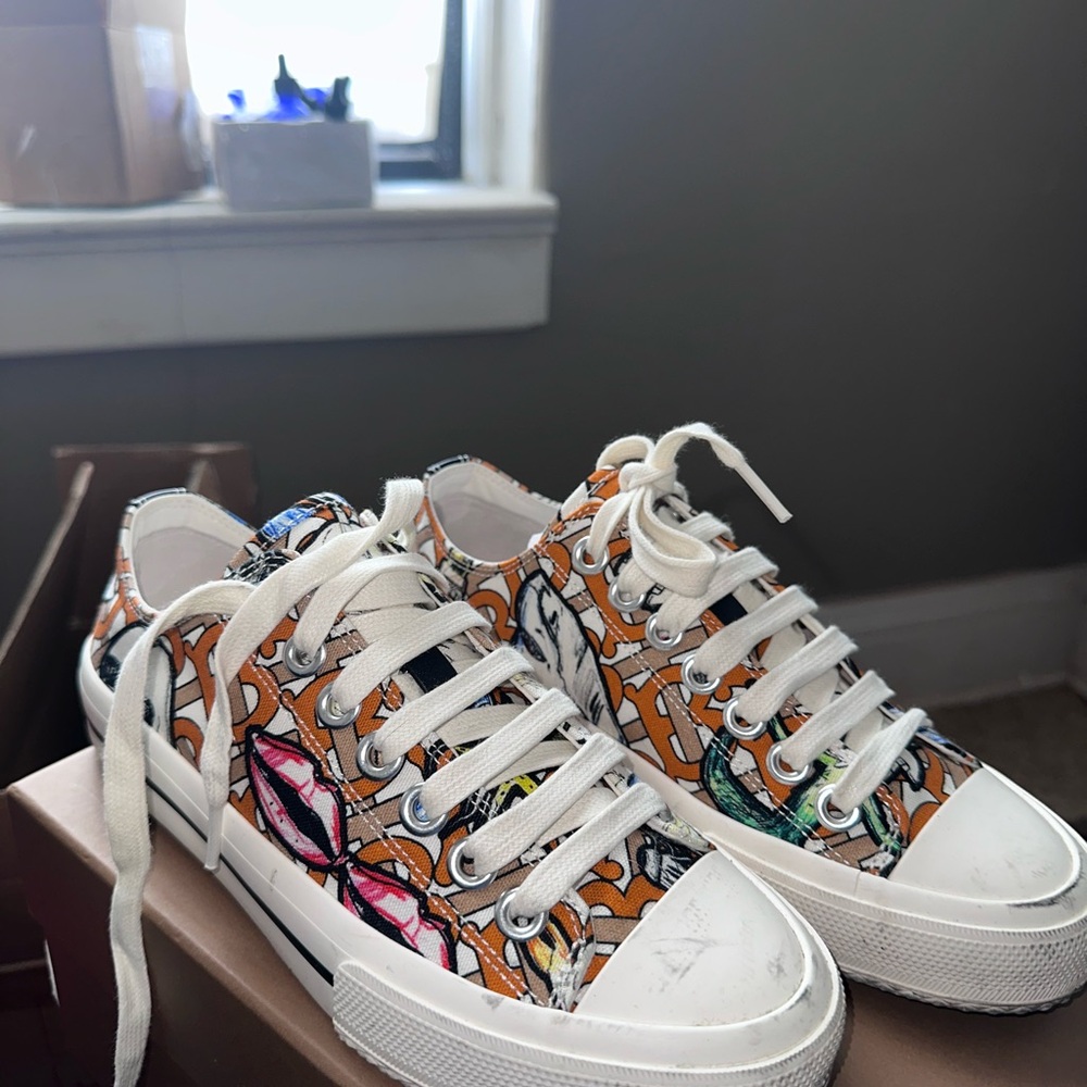Colorful Graphic Low-Top Sneakers